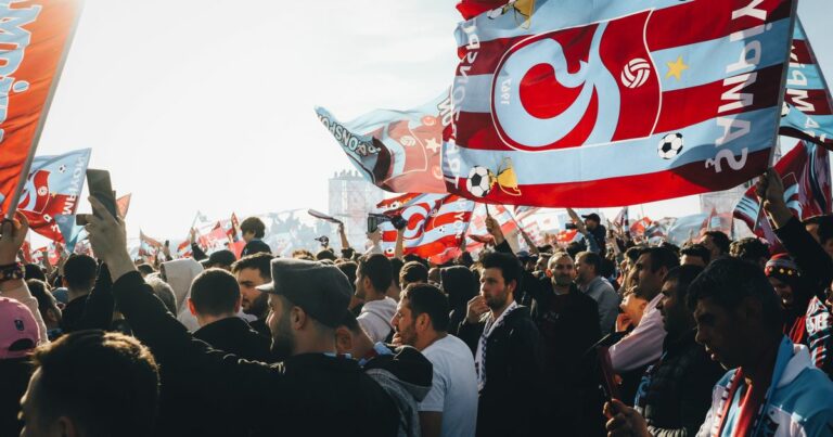 Supporters dans un stade, ambiance des playoffs de la Jupiler Pro League