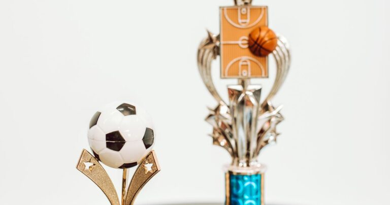 Trophée de football doré, symbole de la génération dorée des Diables Rouges